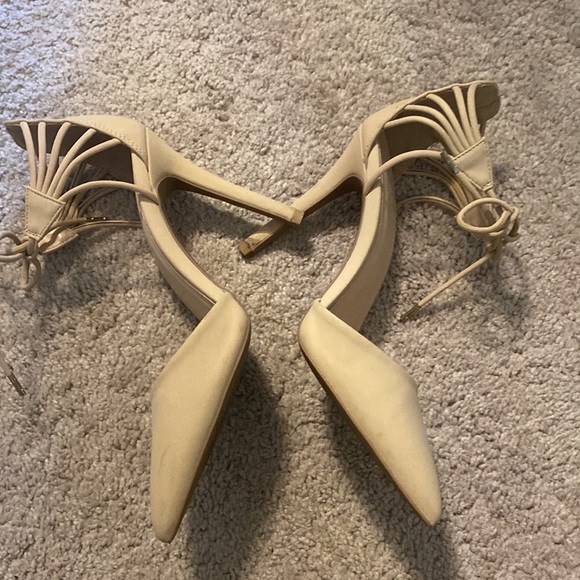 Charlotte Russe Beige / Tan pointy heels size 7 - Picture 3 of 6